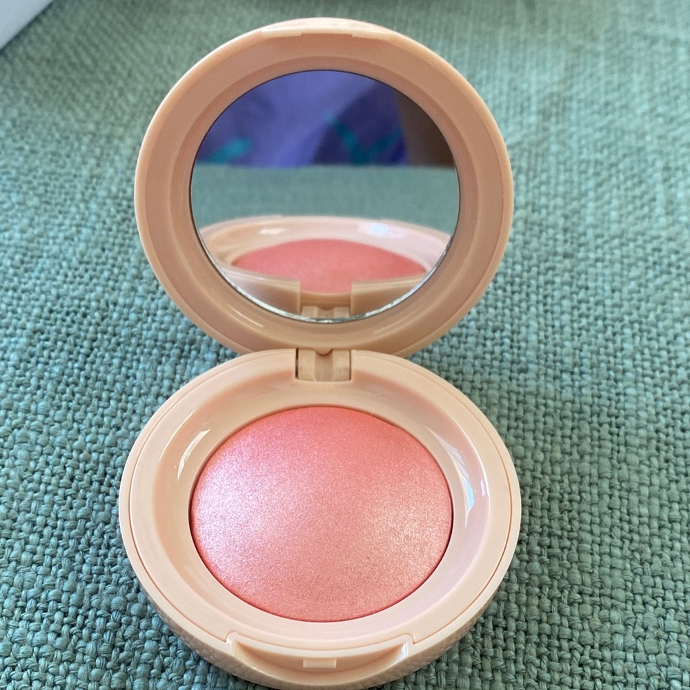 Soft Touch Luminous Powder Blush - Peach